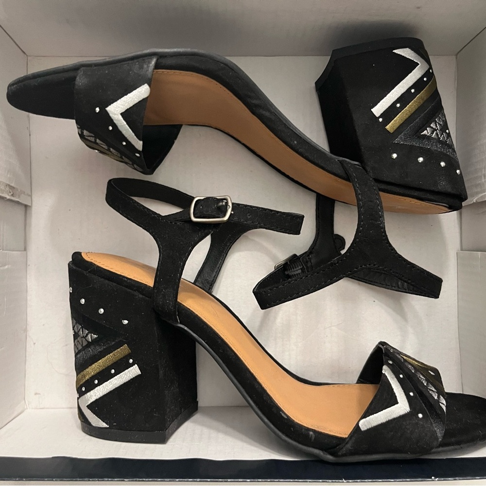 Chic Black and Gold Geometric Heels